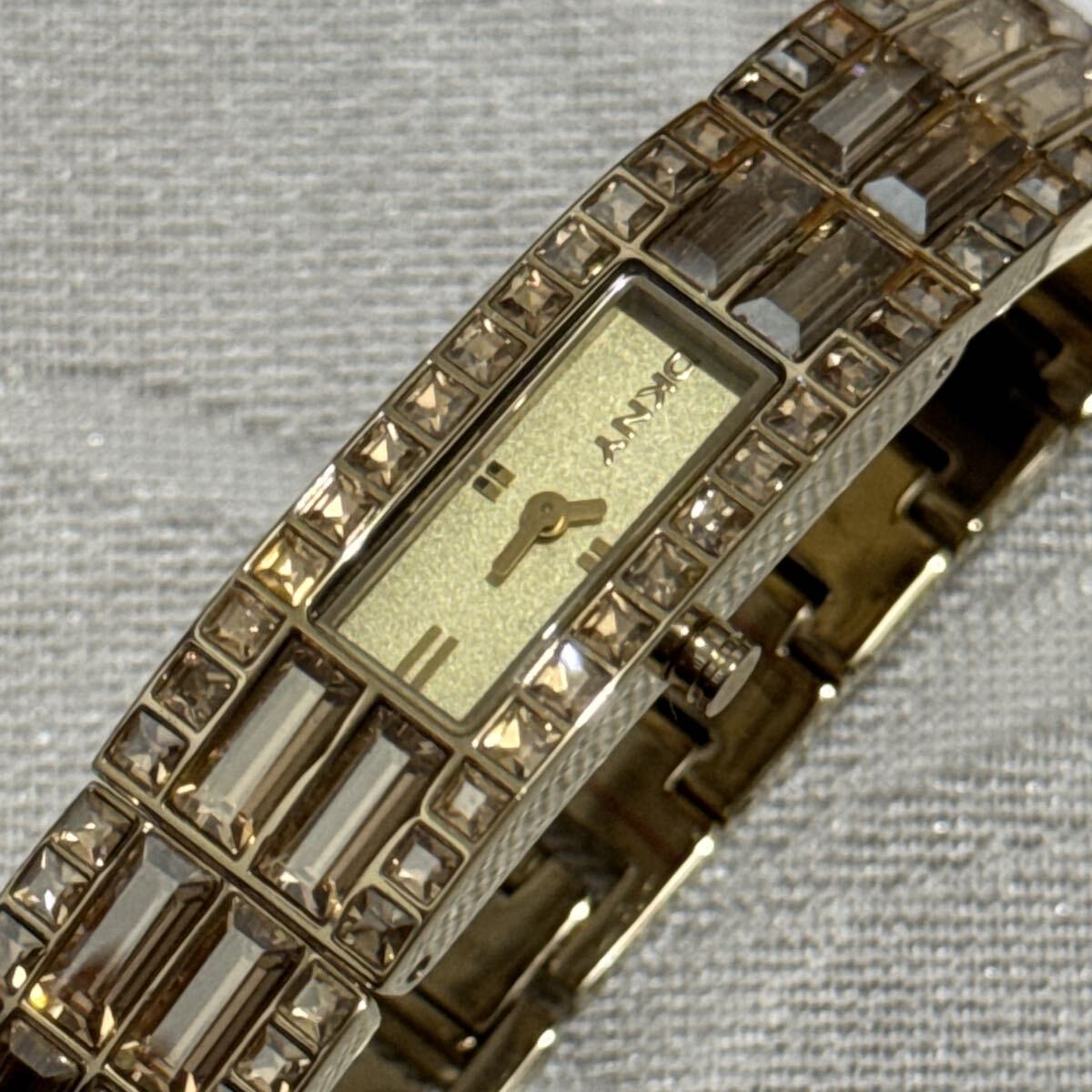 DKNY Donna Karan New York наручные часы 18mm NY8630 не использовался кварц Gold 5