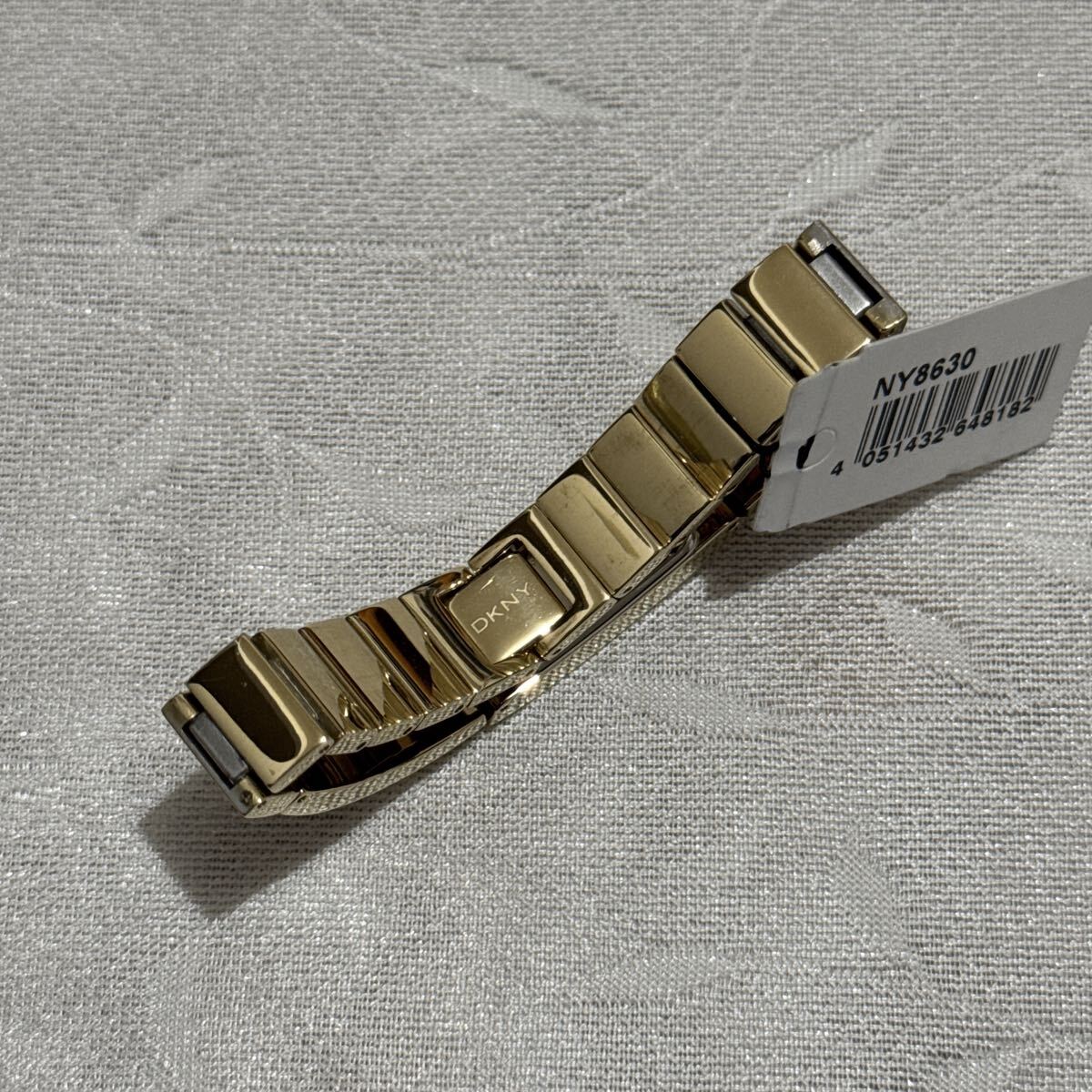 DKNY Donna Karan New York наручные часы 18mm NY8630 не использовался кварц Gold 5