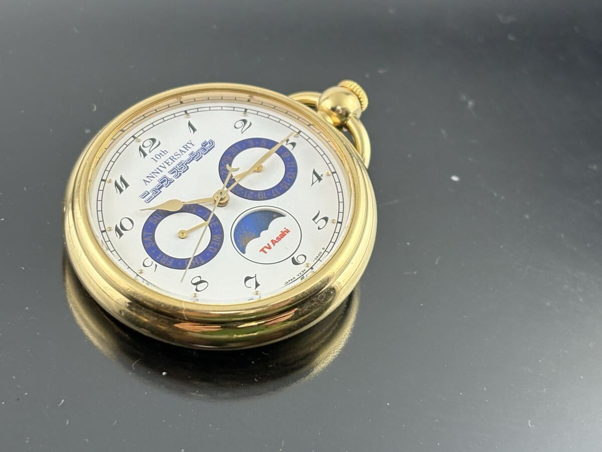 :[A1757]1円～☆懐中時計 クォーツ TV朝日 ニュースステーション10th 10周年記念 動作品_画像2