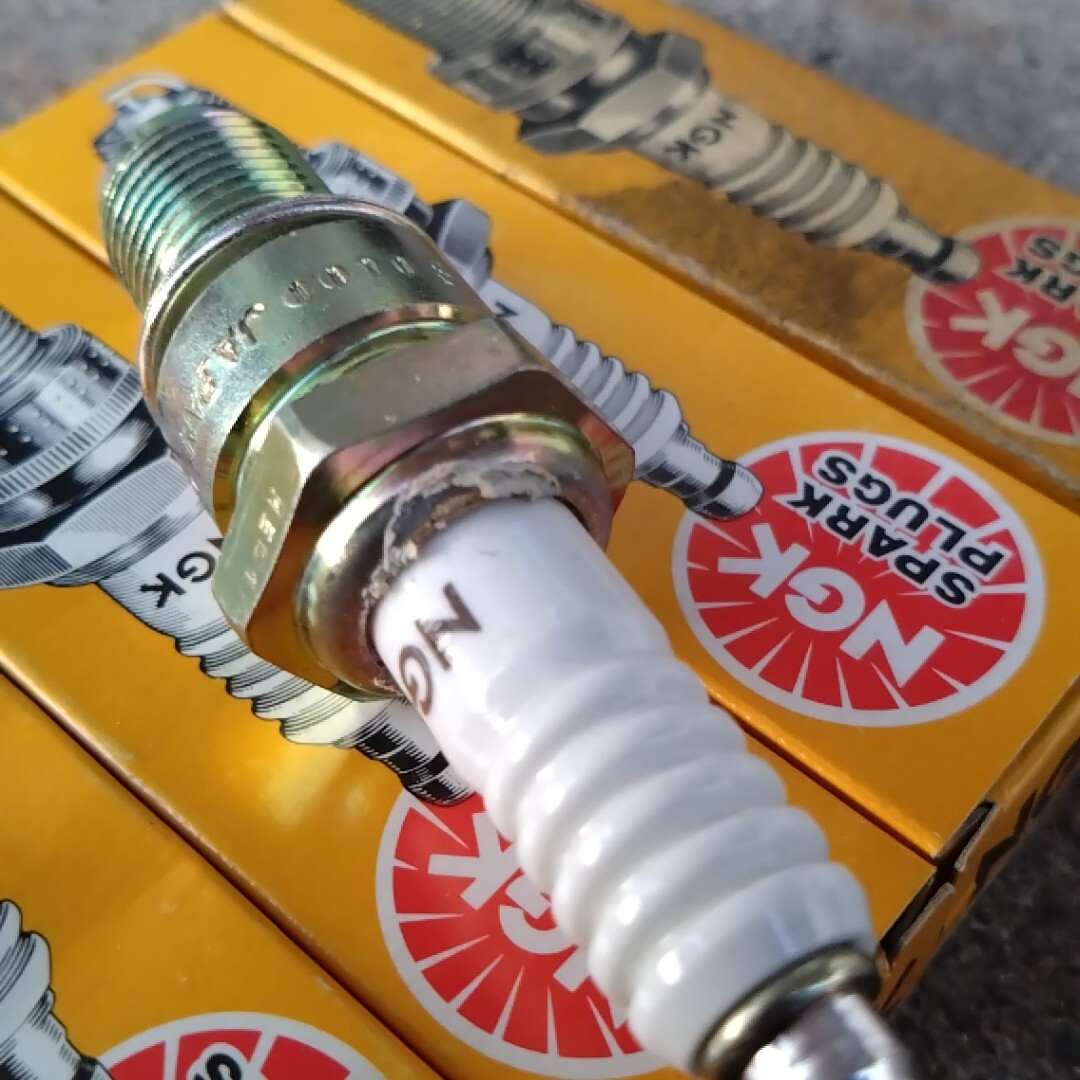 NGK B6ES 4本セット 未使用 スパークプラグ_画像3