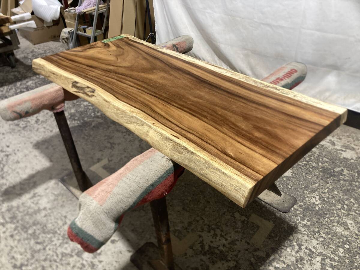 モンキーポッド9310　一枚板無垢 乾燥材　1350ｘ560-490ｘ54mm カウンター　センターテーブル　ダイニングテーブル_画像3