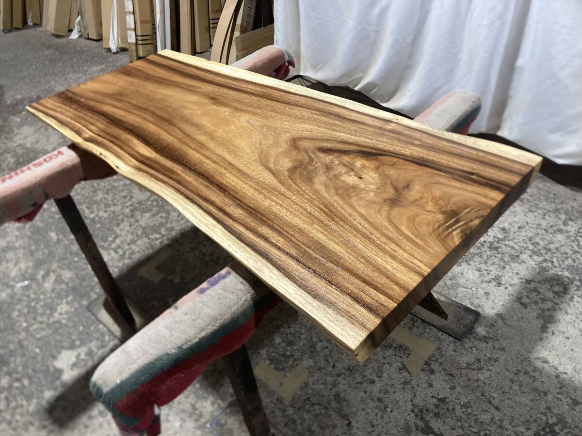 モンキーポッド9310　一枚板無垢 乾燥材　1350ｘ560-490ｘ54mm カウンター　センターテーブル　ダイニングテーブル_画像5