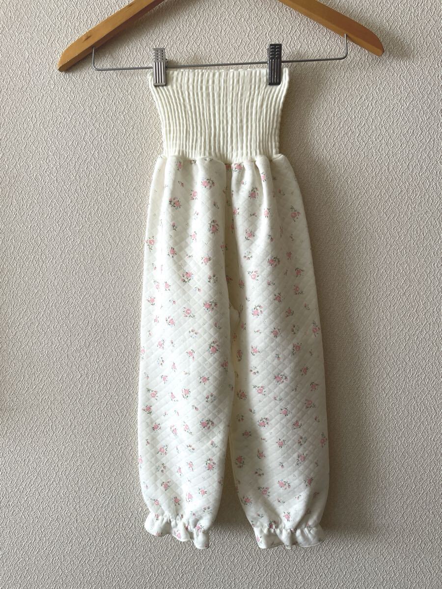 【新品未使用】 100 女の子 長袖 長ズボン 腹巻き付き パジャマ アイボリー 白 ホワイト 花柄 キルト ピンク キッズ_画像5