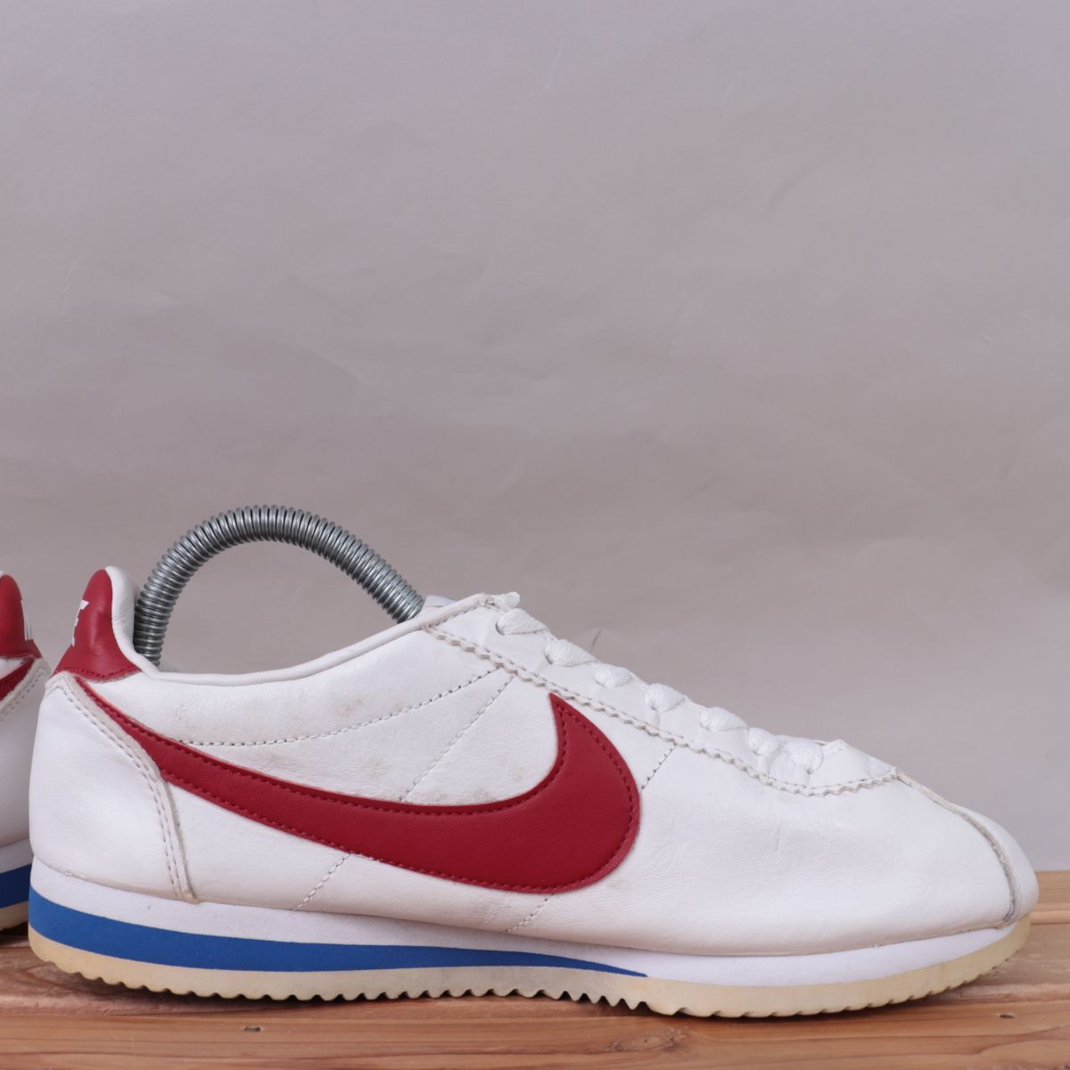 z3103 ナイキ コルテッツ US9 26.0cm/白 ホワイト 赤 レッド 青 ブルー NIKE CORTEZ レディース スニーカー 中古_画像3