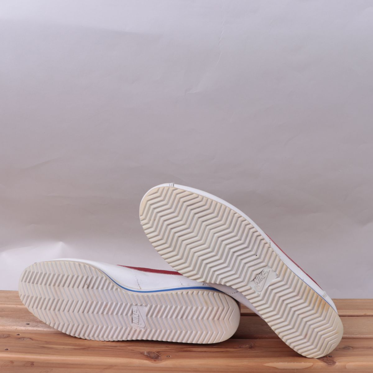 z3103 ナイキ コルテッツ US9 26.0cm/白 ホワイト 赤 レッド 青 ブルー NIKE CORTEZ レディース スニーカー 中古_画像5