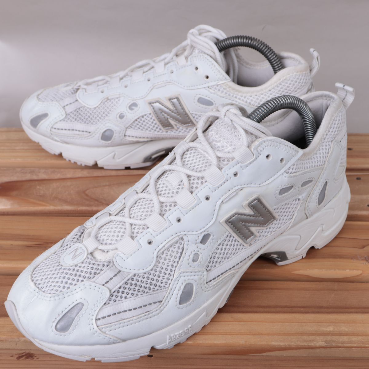 z3221【827】ニューバランス US8 26.0cm/白 ホワイト シルバー newbalance メンズ スニーカー 中古_画像1