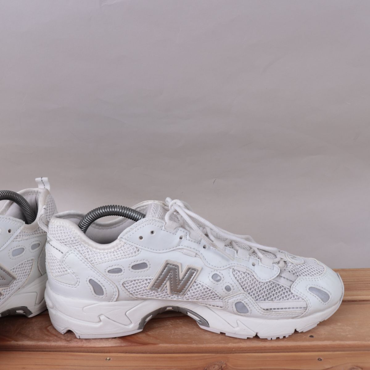 z3221【827】ニューバランス US8 26.0cm/白 ホワイト シルバー newbalance メンズ スニーカー 中古_画像3