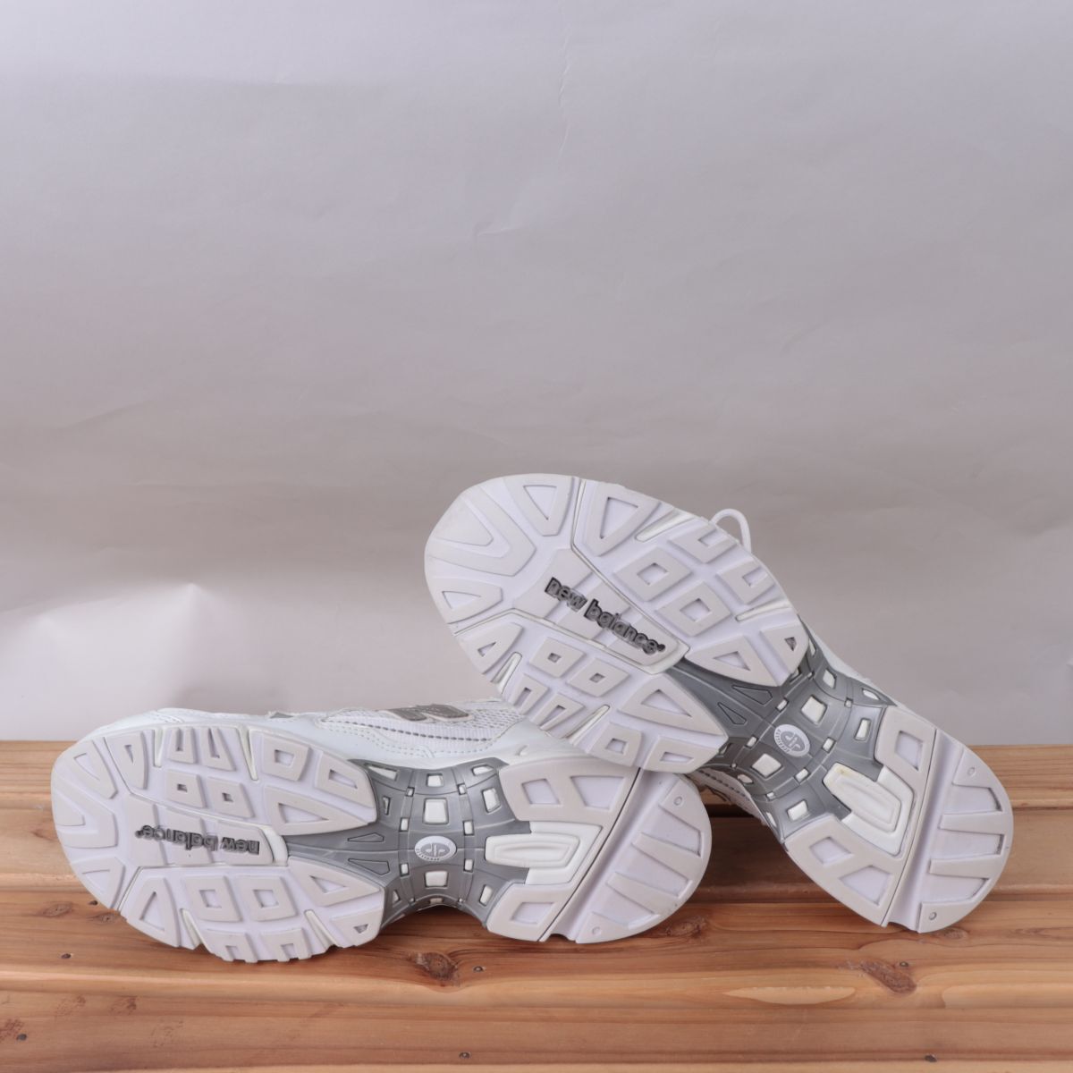 z3221【827】ニューバランス US8 26.0cm/白 ホワイト シルバー newbalance メンズ スニーカー 中古_画像5