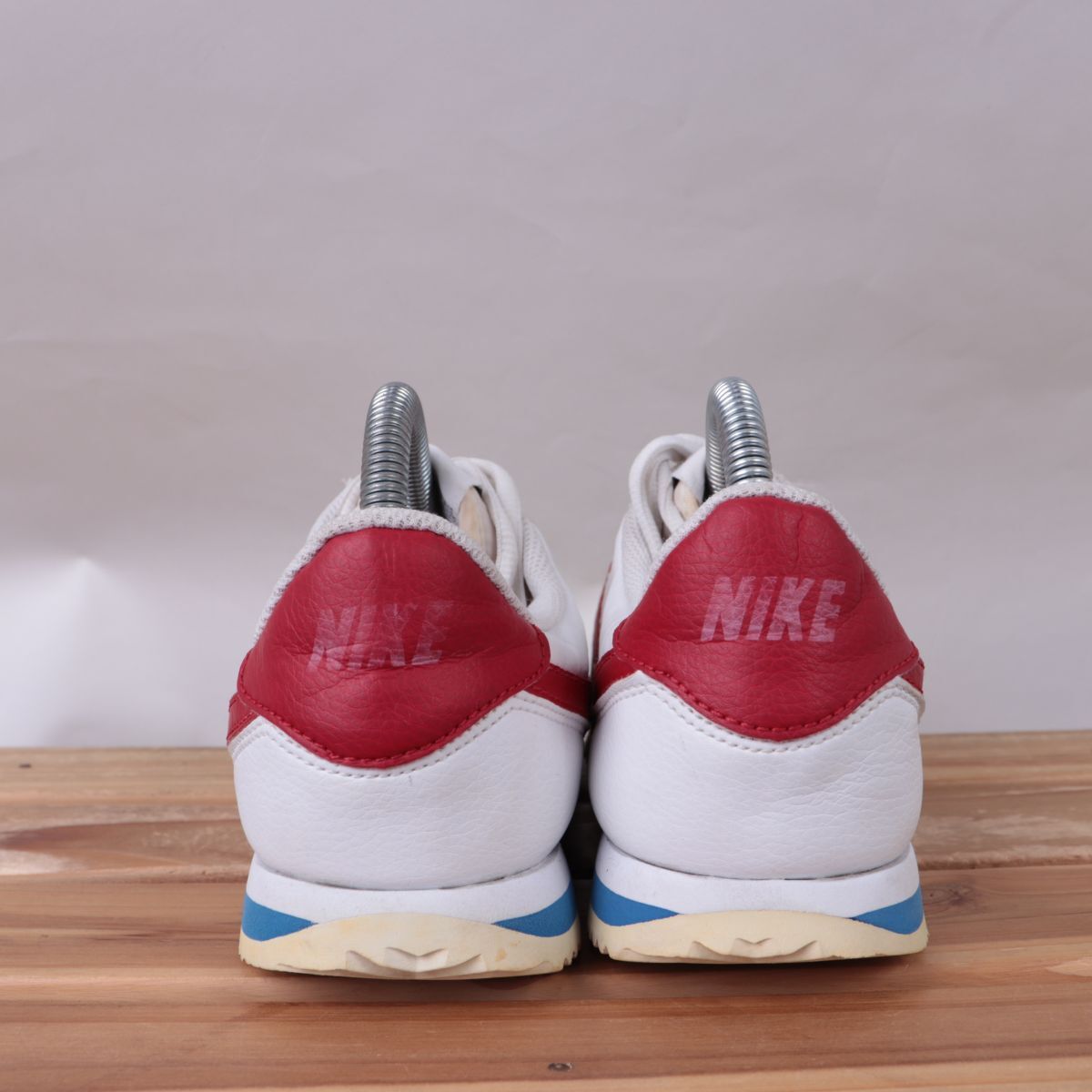 z3234 ナイキ コルテッツ US7Y 25.0cm/白 ホワイト 赤 レッド 水色 NIKE CORTEZ ボーイズ ユースサイズ スニーカー 中古_画像4