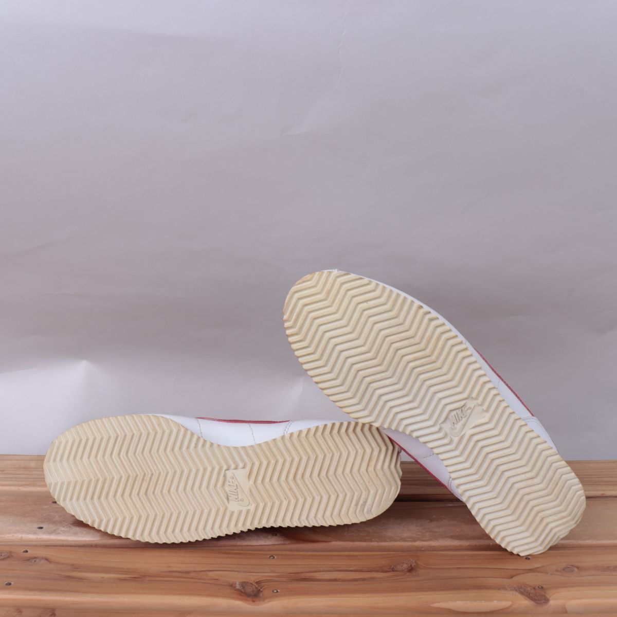 z3234 ナイキ コルテッツ US7Y 25.0cm/白 ホワイト 赤 レッド 水色 NIKE CORTEZ ボーイズ ユースサイズ スニーカー 中古_画像5