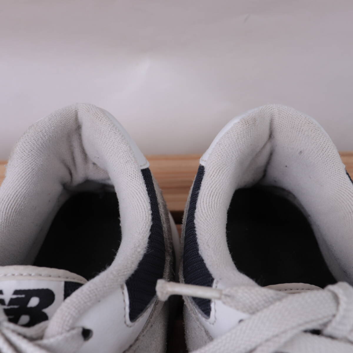 z3399【570】ニューバランス US8.5 26.5cm/灰 グレー 紺 ネイビー 白 newbalance メンズ スニーカー 中古_画像7