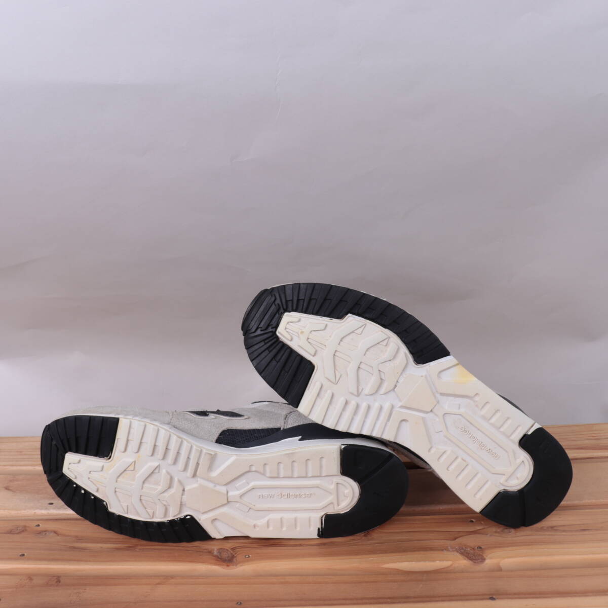 z3399【570】ニューバランス US8.5 26.5cm/灰 グレー 紺 ネイビー 白 newbalance メンズ スニーカー 中古_画像6