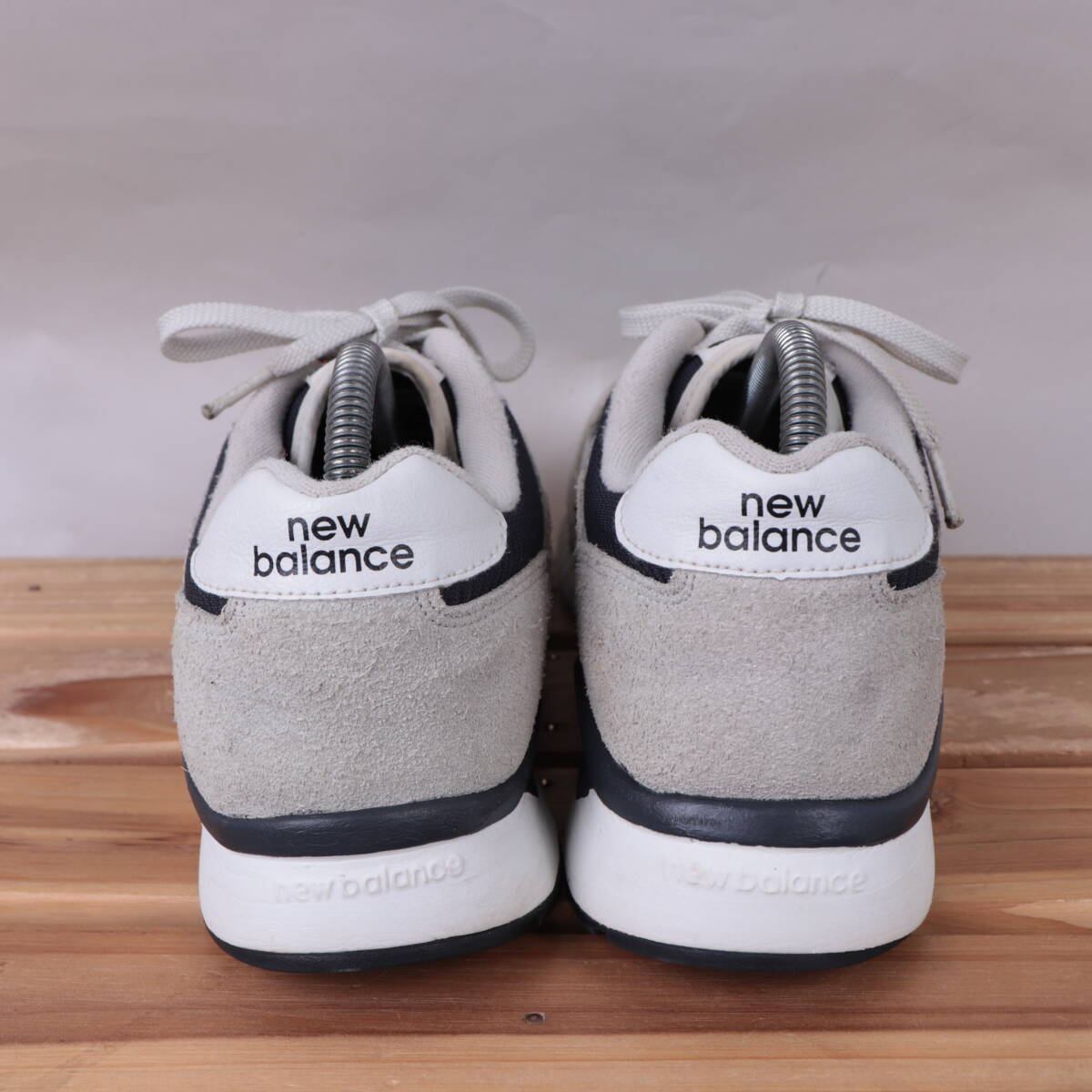 z3399【570】ニューバランス US8.5 26.5cm/灰 グレー 紺 ネイビー 白 newbalance メンズ スニーカー 中古_画像5