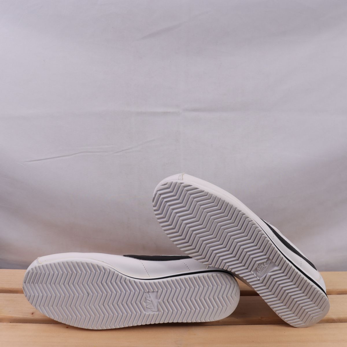 z3380 ナイキ コルテッツ US10.5 27.5cm/白 ホワイト 黒 ブラック NIKE CORTEZ レディース スニーカー 中古_画像5