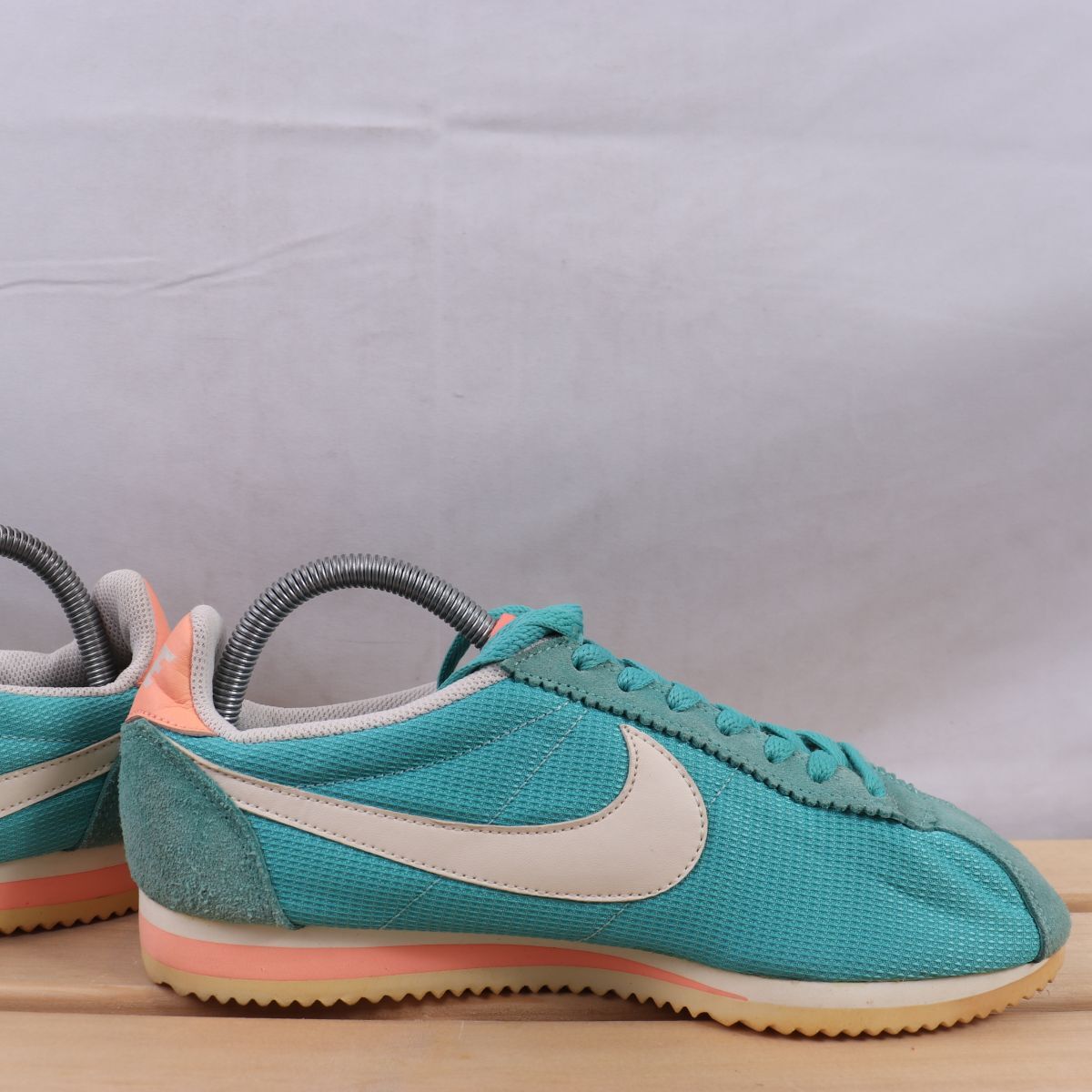 z3382 ナイキ コルテッツ US9 26.0cm/水色 エメラルドグリーン ピンク 白 ホワイト NIKE Cortez レディース スニーカー 中古_画像3