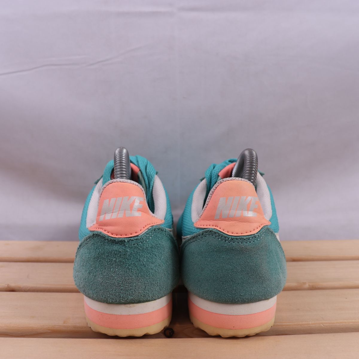 z3382 ナイキ コルテッツ US9 26.0cm/水色 エメラルドグリーン ピンク 白 ホワイト NIKE Cortez レディース スニーカー 中古_画像4