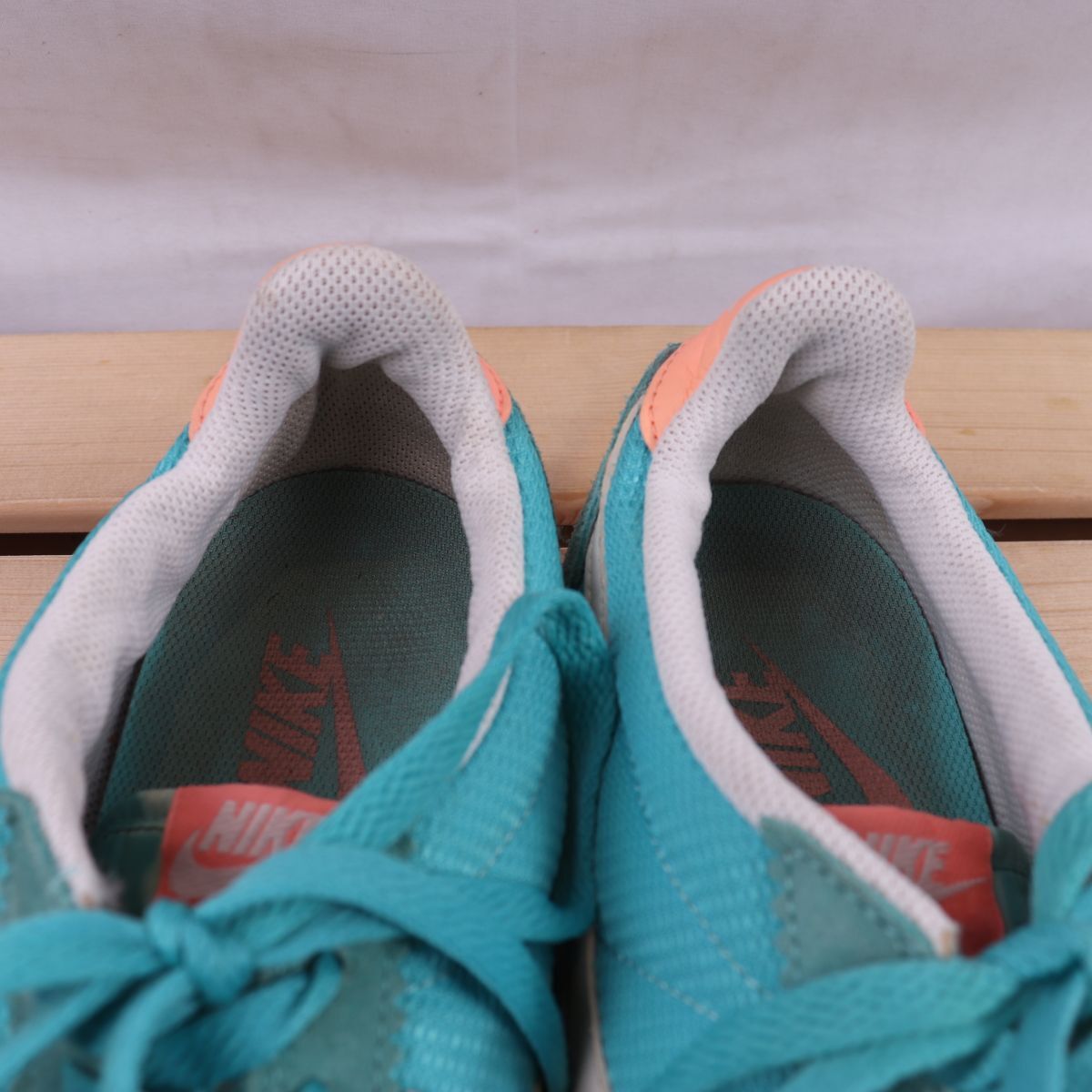 z3382 ナイキ コルテッツ US9 26.0cm/水色 エメラルドグリーン ピンク 白 ホワイト NIKE Cortez レディース スニーカー 中古_画像6