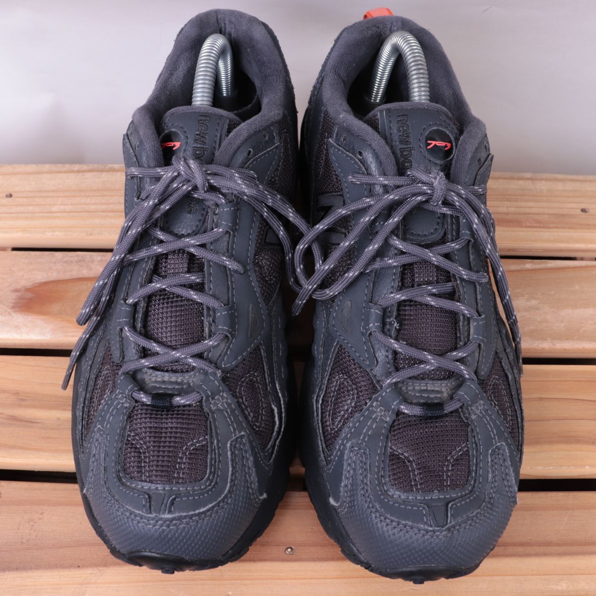 z3518【703】ニューバランス US8 26.0cm/ダークグレー 黒 ブラック newbalance メンズ スニーカー 中古_画像2