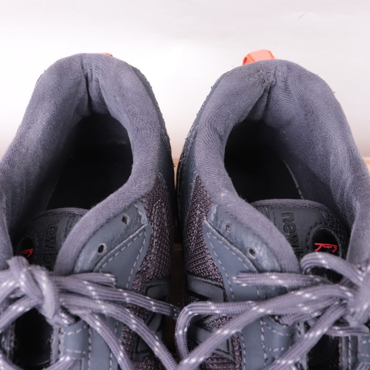 z3518【703】ニューバランス US8 26.0cm/ダークグレー 黒 ブラック newbalance メンズ スニーカー 中古_画像6