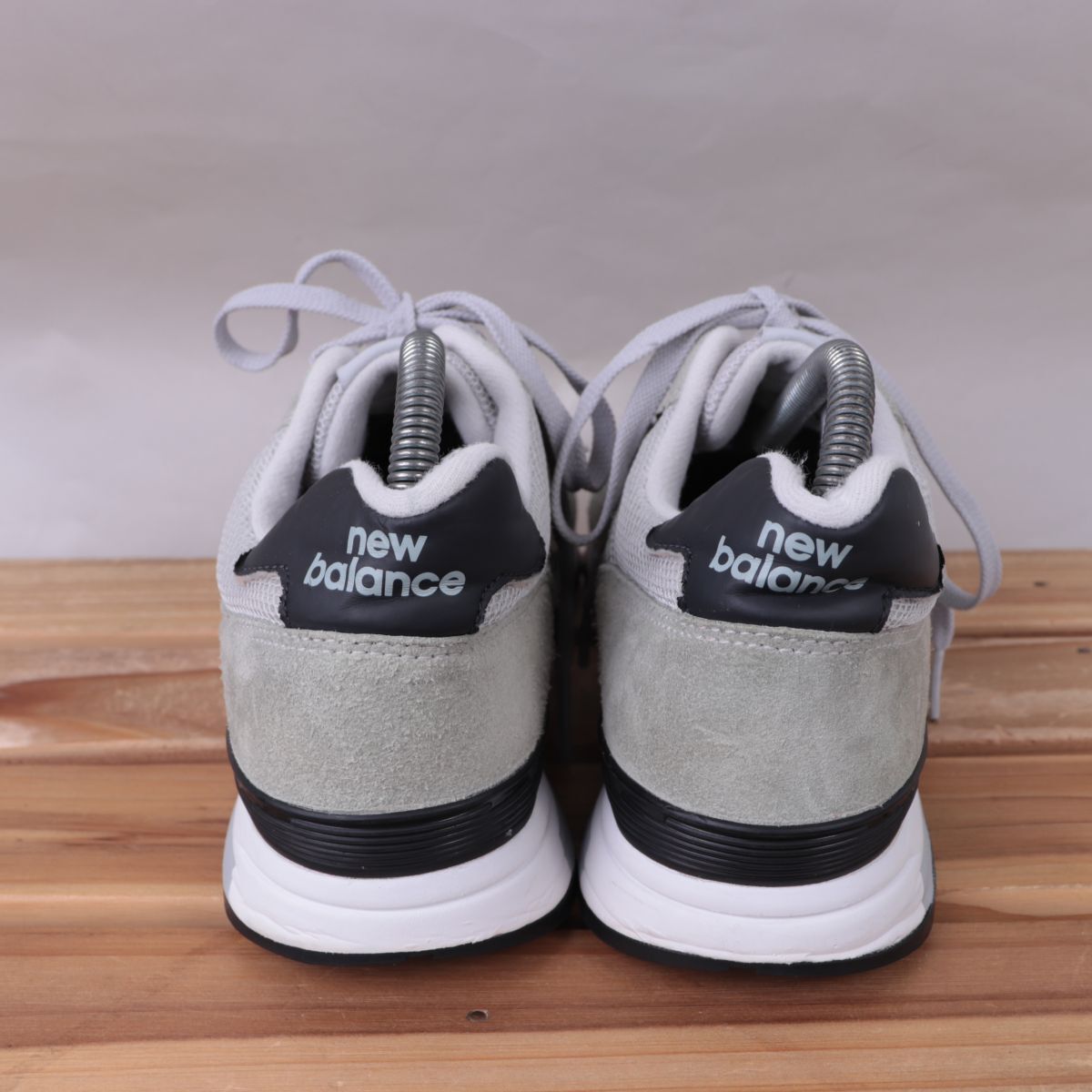 z3585【565】ニューバランス US8 26.0cm/ライトグレー 黒 白 newbalance メンズ スニーカー 中古_画像4