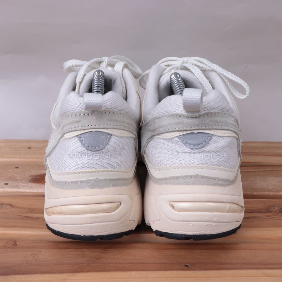 z3626【878】ニューバランス US8.5 26.5cm/ライトグレー 白 ライトベージュ newbalance メンズ スニーカー 中古_画像5