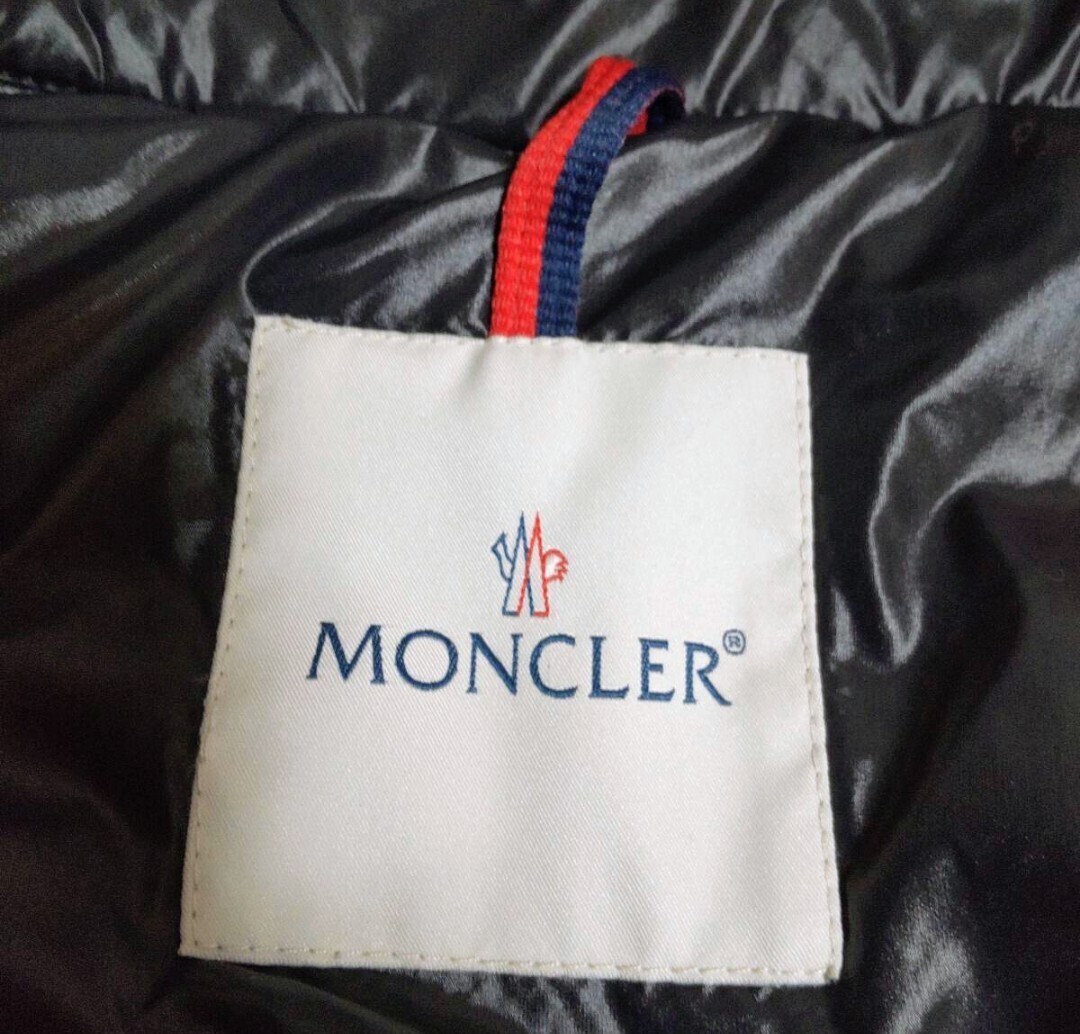 美品即決 モンクレール MONCLER リアルファー ダウンジャケットフード付き 12a/152cm ブラック黒xホワイト白 送料無料_画像6