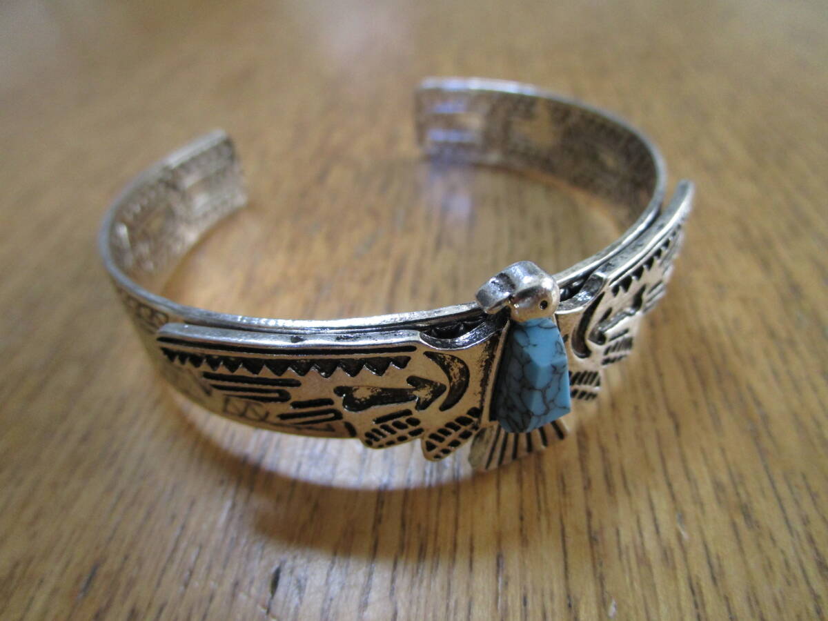 【新品・未使用・送料140円】ターコイズ トルコ石 ブレスレット バングル ナバホ nabajo アクセサリー_画像4
