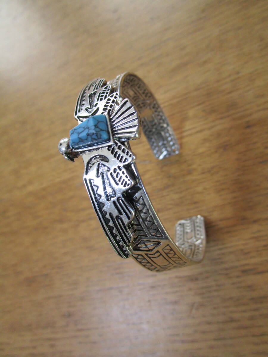 【新品・未使用・送料140円】ターコイズ トルコ石 ブレスレット バングル ナバホ nabajo アクセサリー_画像5