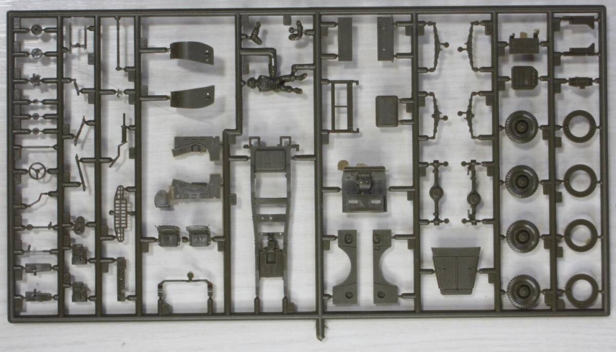 ジャンク・未組立品 ★ ITALERI / イタレリ　1/72　DODGE WC-51 ★ ダッジ WC-51　No.7010_画像4