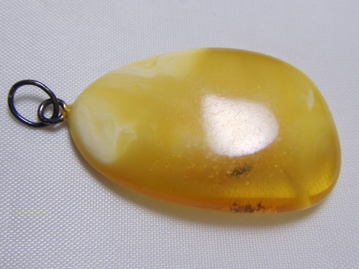 本琥珀　本コハク　ロイヤルアンバー　ネックレストップ　チャーム　良い色合い　レトロ　ヴィンテージ　D728_画像2