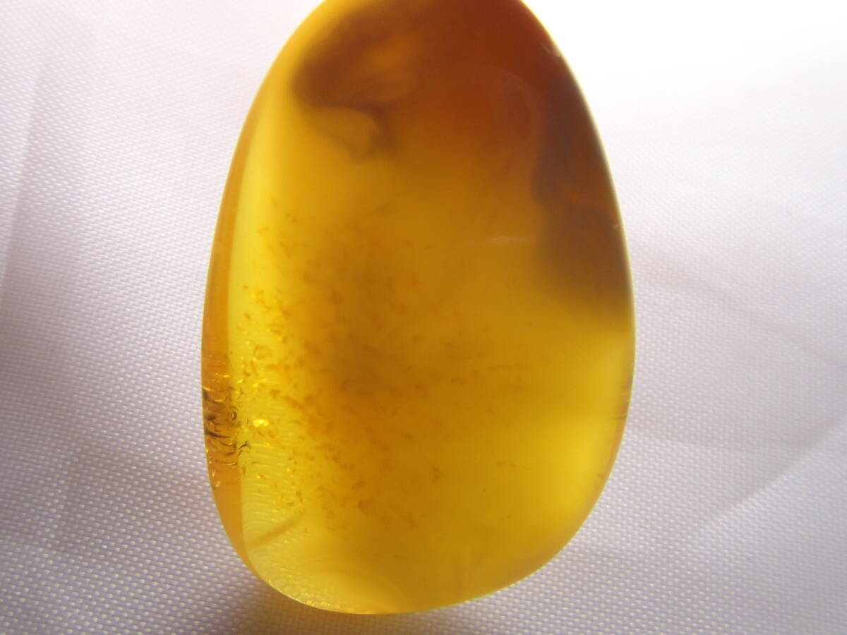 本琥珀　本コハク　ロイヤルアンバー　ネックレストップ　チャーム　良い色合い　レトロ　ヴィンテージ　D728_画像5