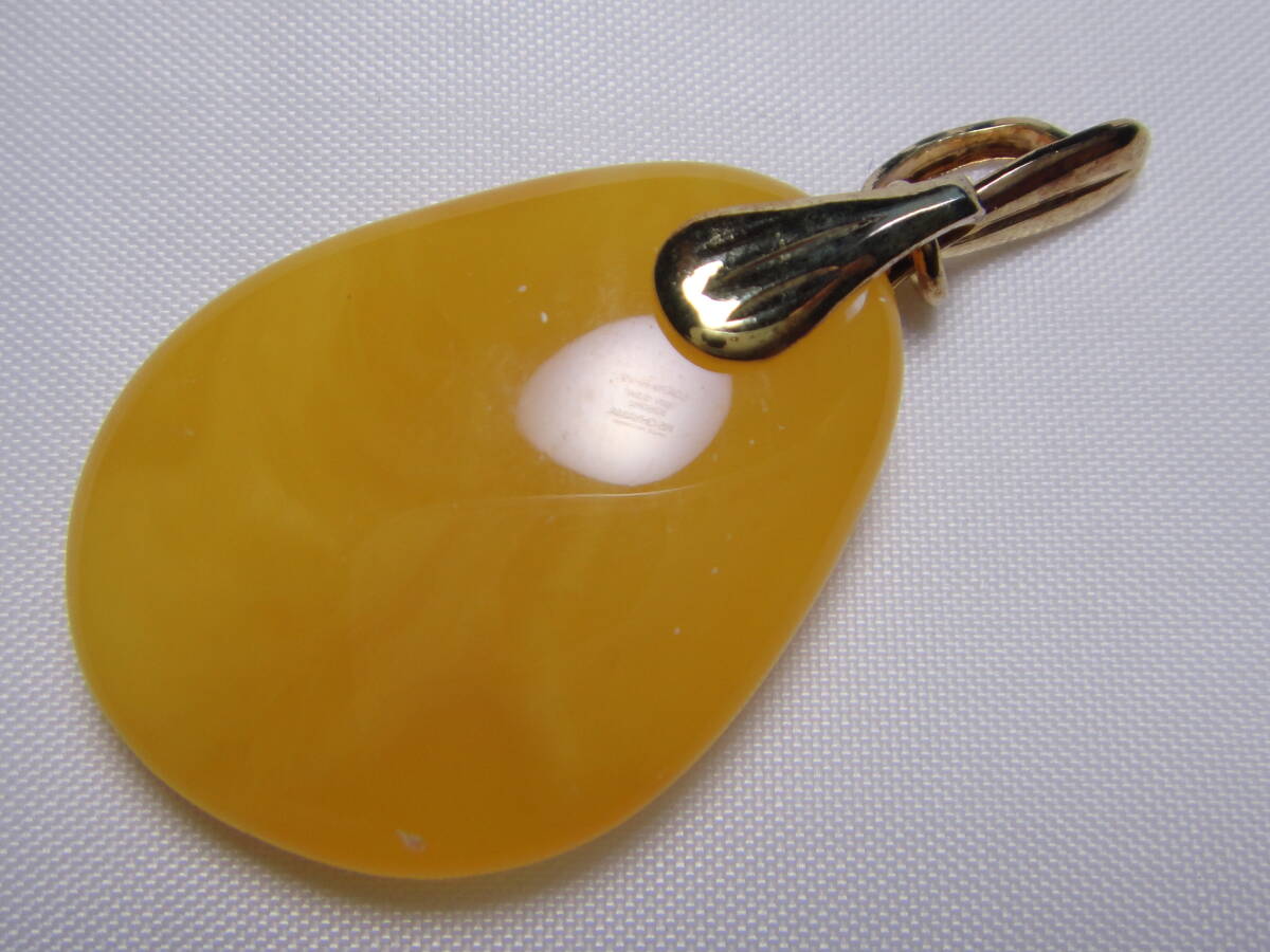 本琥珀　本コハク　ロイヤルアンバー　ネックレストップ　チャーム　良い色味　925刻印　レトロ　ヴィンテージ　D729_画像1