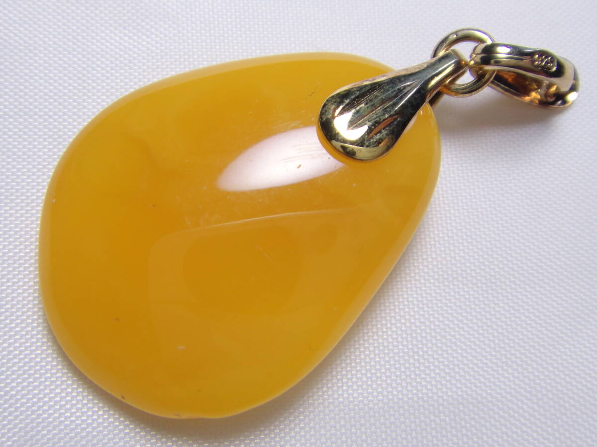 本琥珀　本コハク　ロイヤルアンバー　ネックレストップ　チャーム　良い色味　925刻印　レトロ　ヴィンテージ　D729_画像2