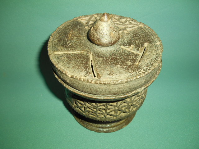 ☆☆　古越前　鎌倉時代　珍品　香炉　透かし彫り　幾何学文　桐箱　☆☆_画像2