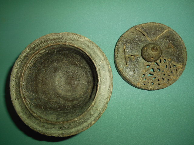 ☆☆　古越前　鎌倉時代　珍品　香炉　透かし彫り　幾何学文　桐箱　☆☆_画像6