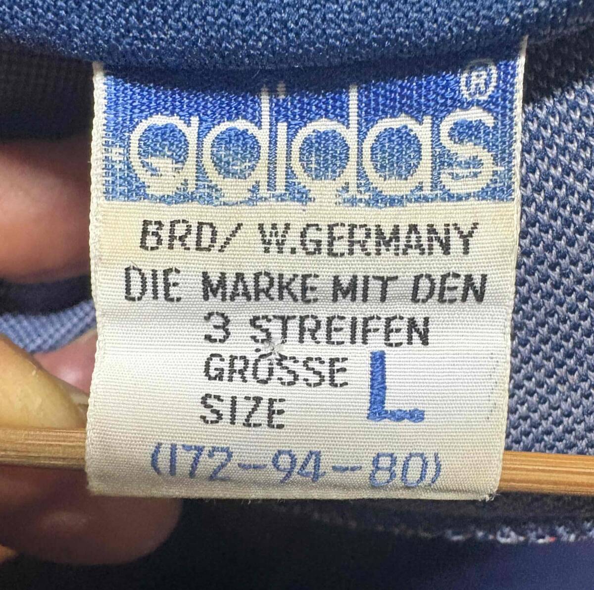 アディダス　ジャージ上のみ　45年くらい前のもの　シミ汚れあり　ノークレームノーリターン　ジャンク品_画像3