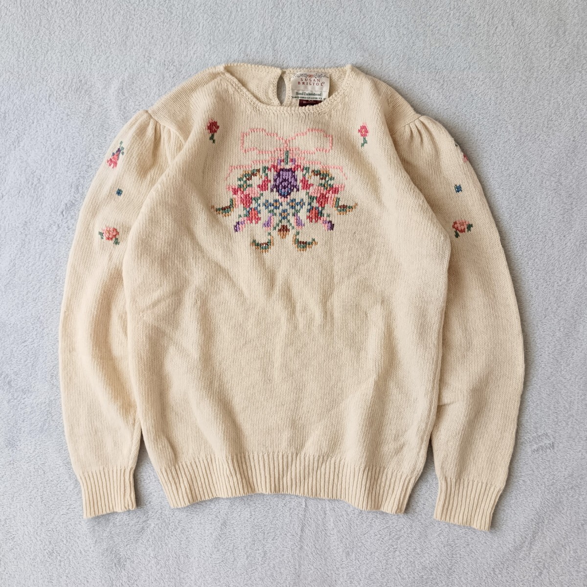 ハンドエンブロイダリー 花柄刺繍 ウールセーター アメリカ古着 クロスステッチ ニット ヴィンテージ 古着 レトロ ガーリー パフスリーブ_画像1