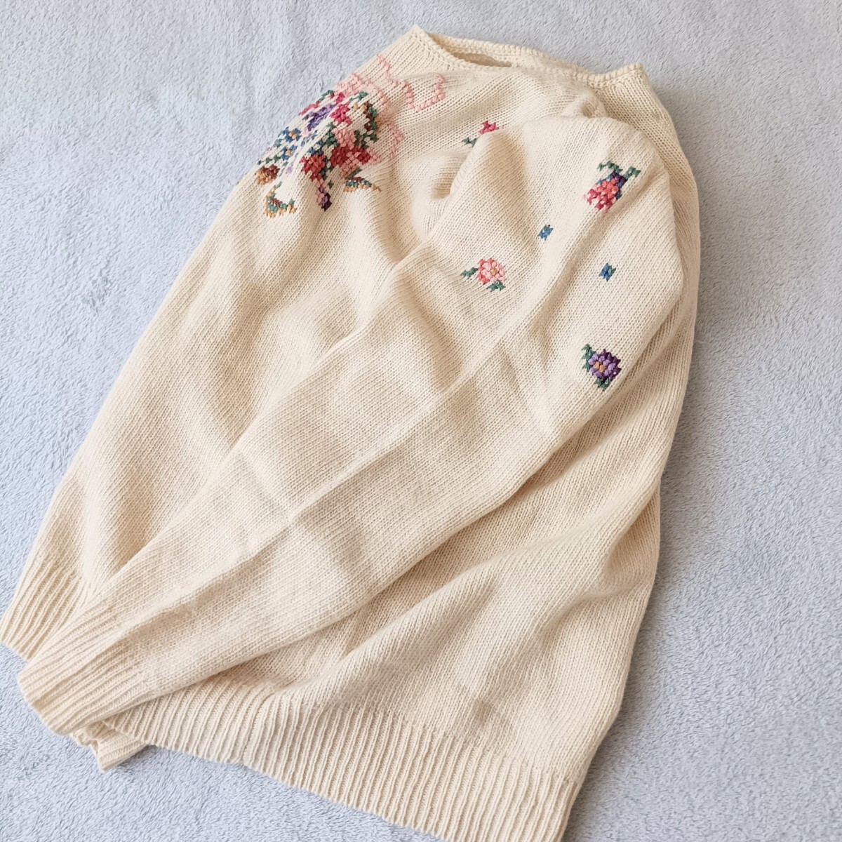 ハンドエンブロイダリー 花柄刺繍 ウールセーター アメリカ古着 クロスステッチ ニット ヴィンテージ 古着 レトロ ガーリー パフスリーブ_画像6