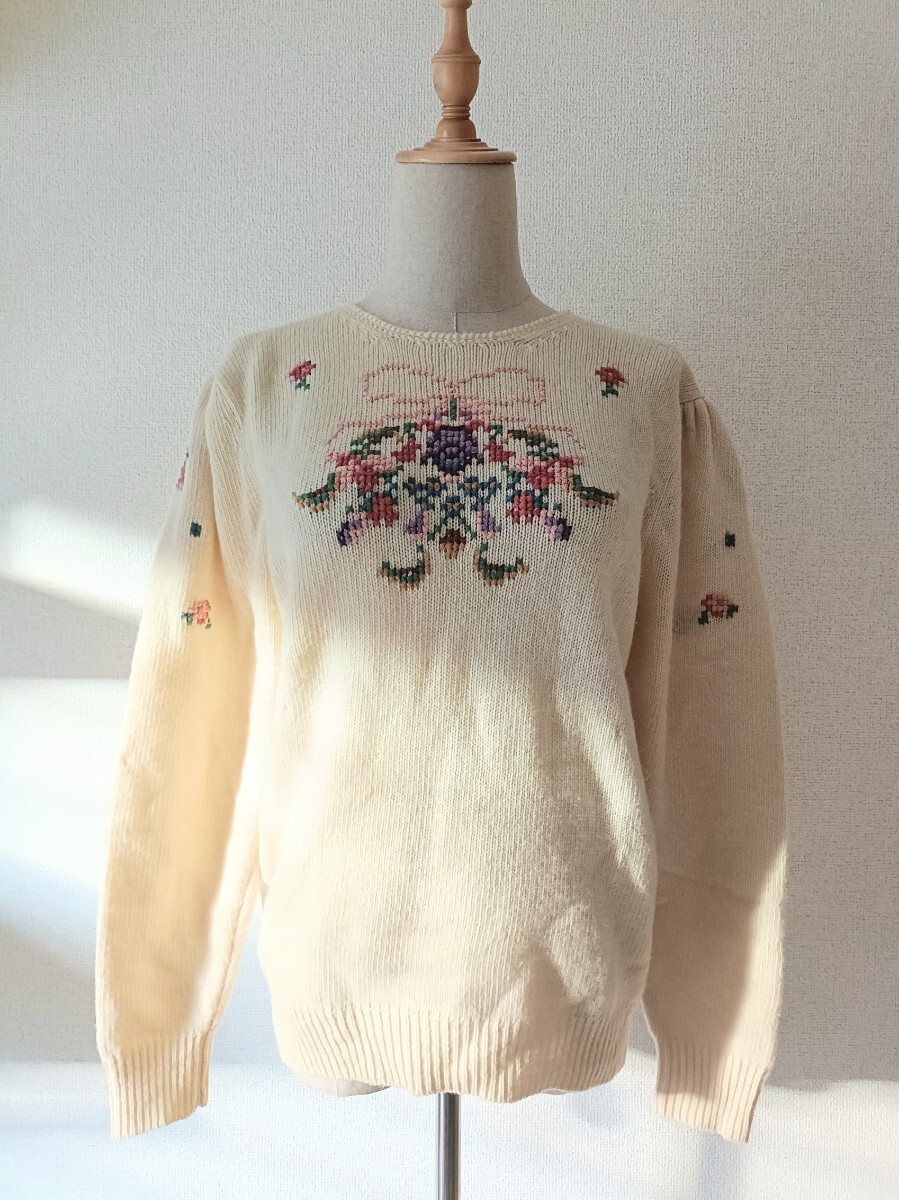 ハンドエンブロイダリー 花柄刺繍 ウールセーター アメリカ古着 クロスステッチ ニット ヴィンテージ 古着 レトロ ガーリー パフスリーブ_画像7