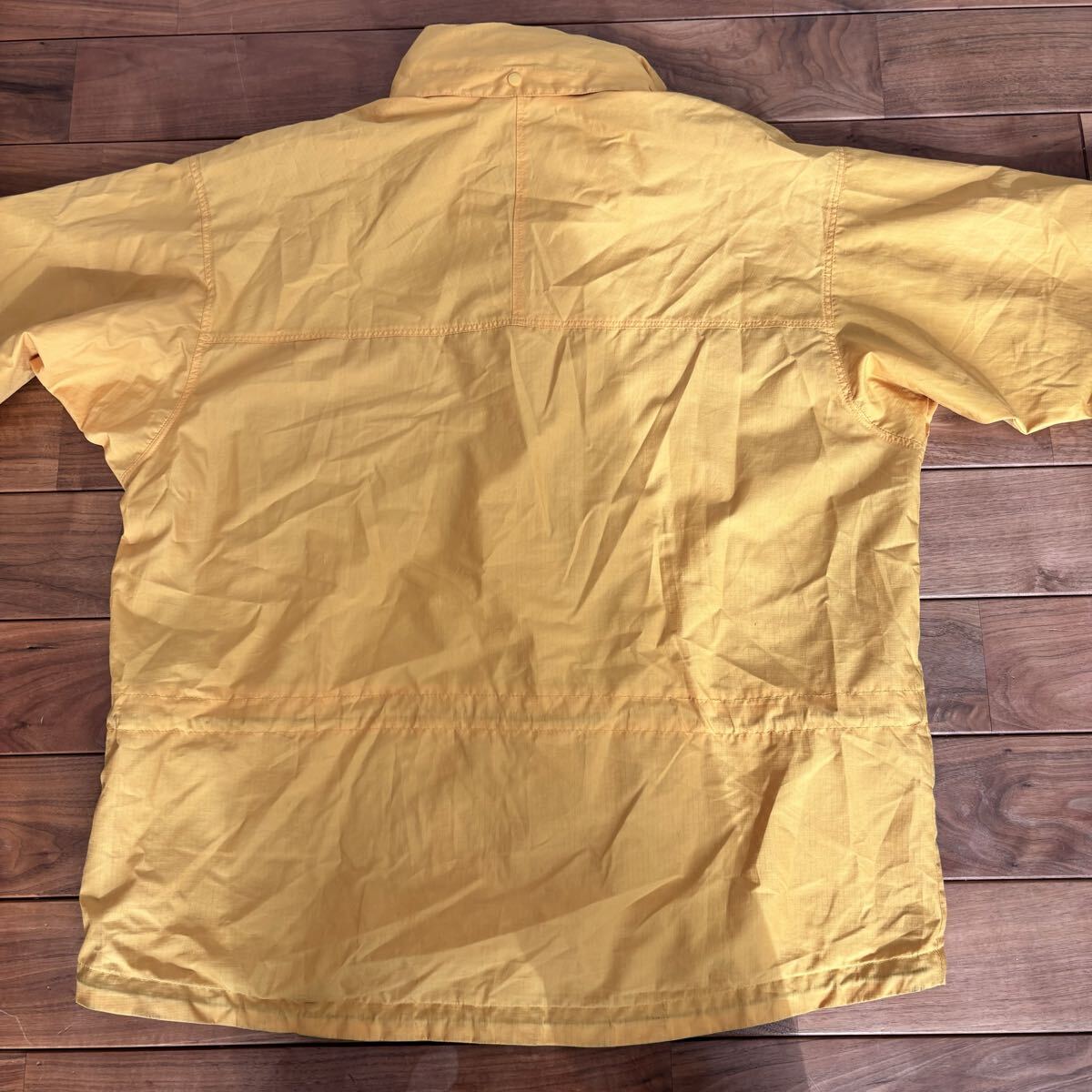 U■patagonia パタゴニア メンズ ナイロンジャケット XLサイズ 黄色 アウター アウトドアウェア マウンテンパーカー 裏メッシュ フード収納_画像2