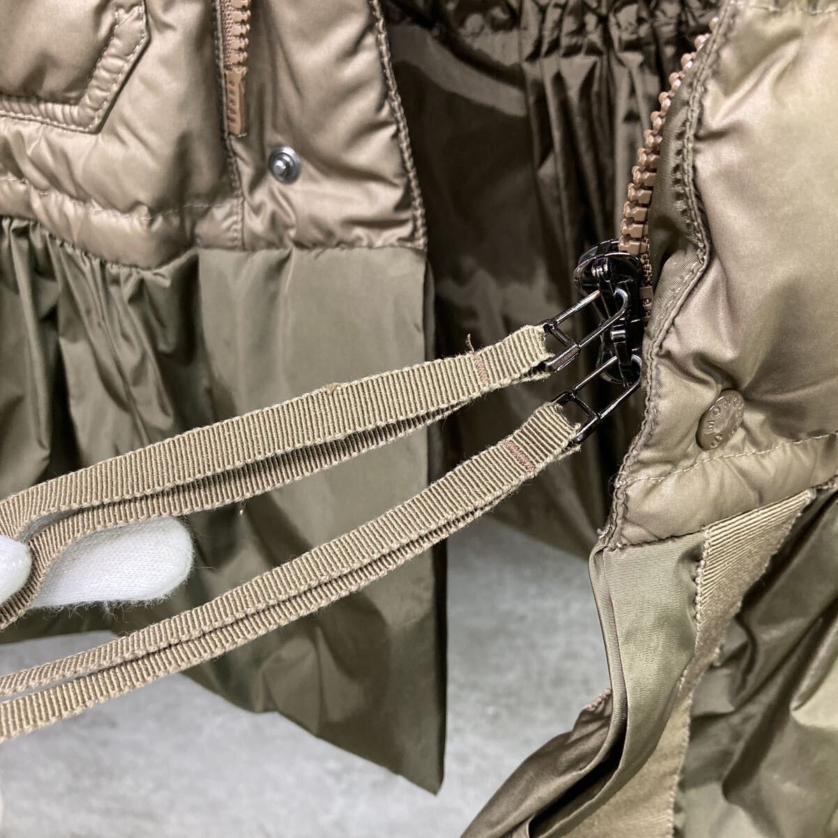 【cdaa6482】極美品 MONCLER モンクレール ダウンジャケット セリ フリルダウン コート カーキ S～M相当 長袖 ジャケット ダウンコート_画像7