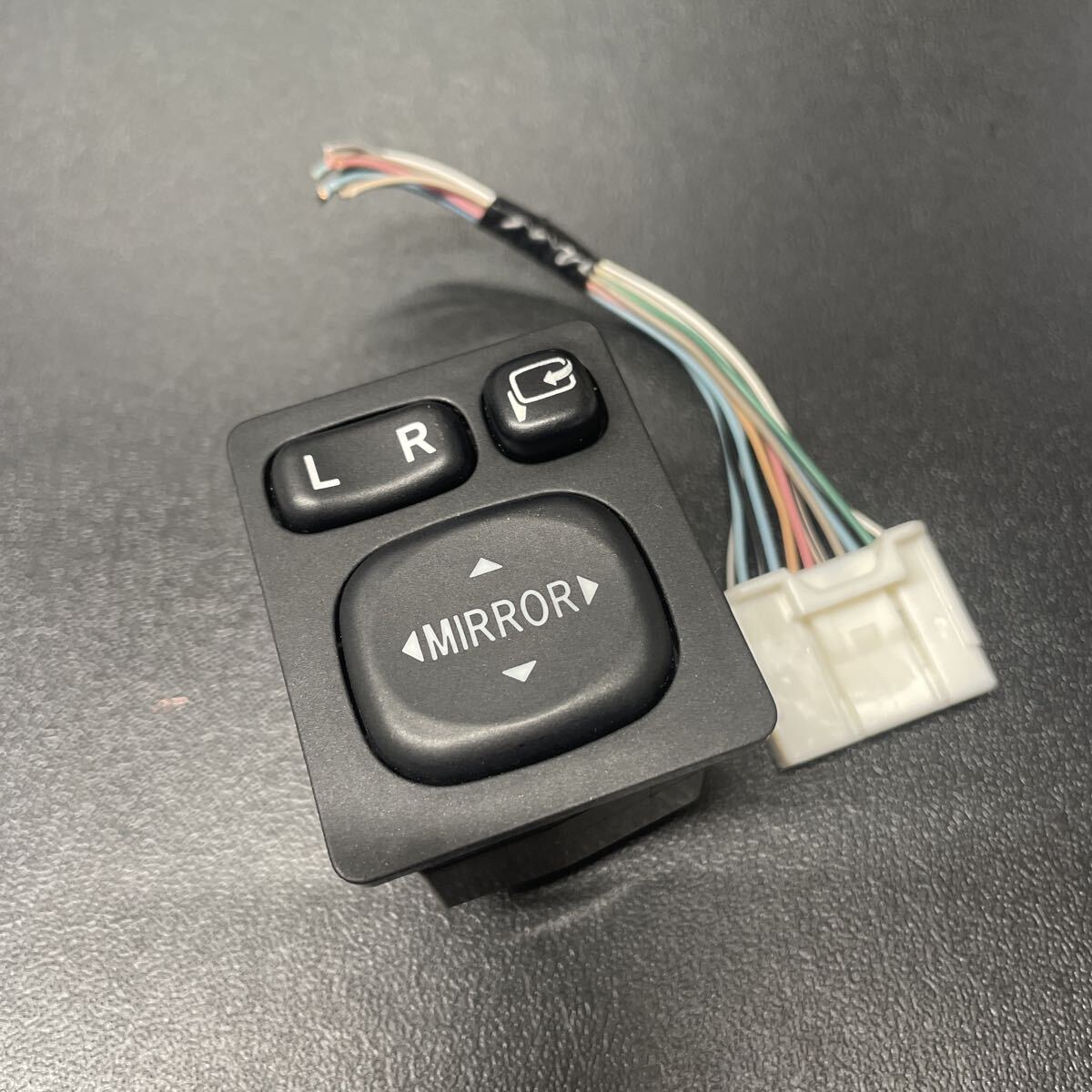 送料無料！　トヨタ　ドアミラー　文字点灯タイプ（オレンジ色）　　スイッチ　ハイエース　エスティマ　プリウス　作動良好品　美品_画像1