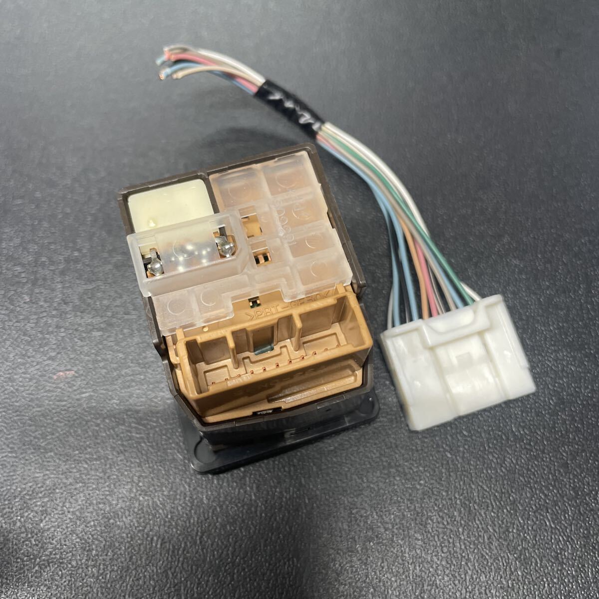 送料無料！　トヨタ　ドアミラー　文字点灯タイプ（オレンジ色）　　スイッチ　ハイエース　エスティマ　プリウス　作動良好品　美品_画像2