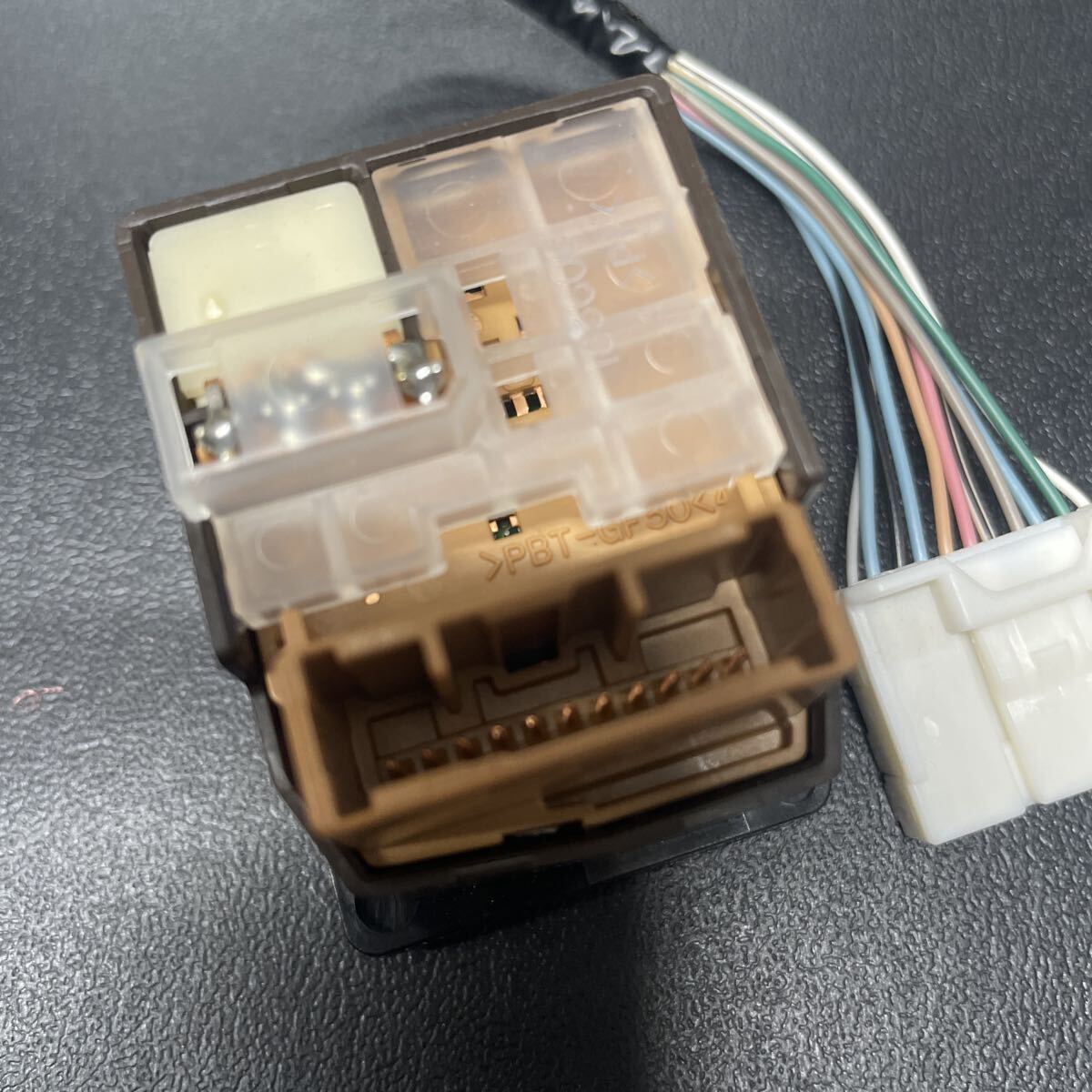 送料無料！　トヨタ　ドアミラー　文字点灯タイプ（オレンジ色）　　スイッチ　ハイエース　エスティマ　プリウス　作動良好品　美品_画像3