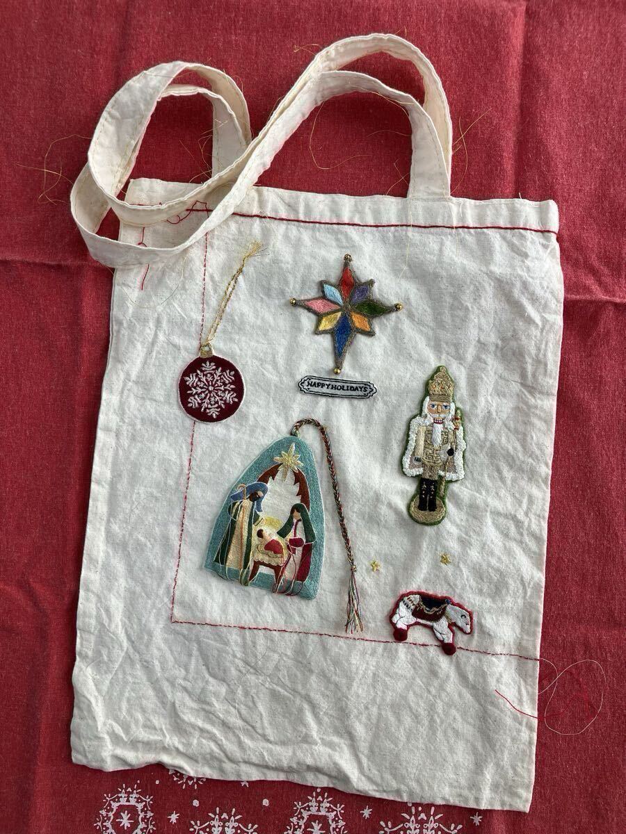 ハンドメイド　手刺繍　エコバッグ　クリスマス柄　刺繍　トートバッグ　sloth._.embroidery_画像1