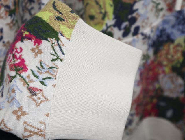 ルイヴィトン LOUIS VUITTON 22AW モノグラム ジャガード フラワー スウェット プルオーバー サイズM マルチ RM222 ZL_画像4