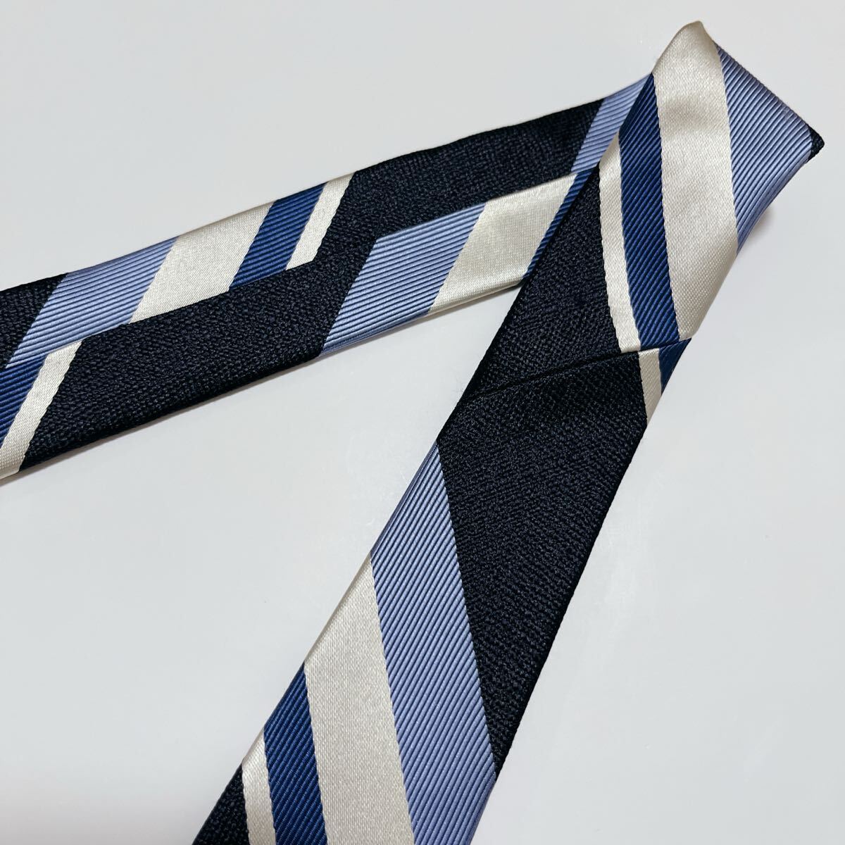 美品 フェアファクス ネクタイ ハイブランド レジメンタル ストライプ柄 光沢_画像4