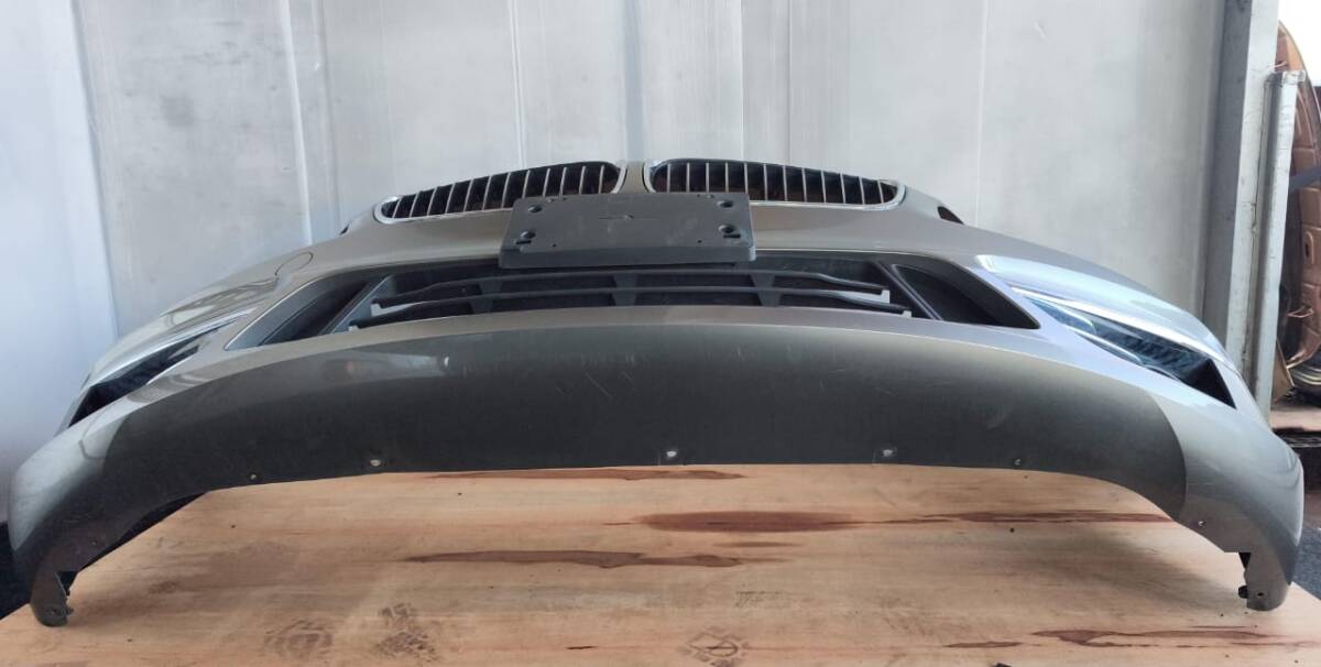 BMW 2シリーズ F46 純正 フロントバンパー C08 プラチナ シルバー_画像4