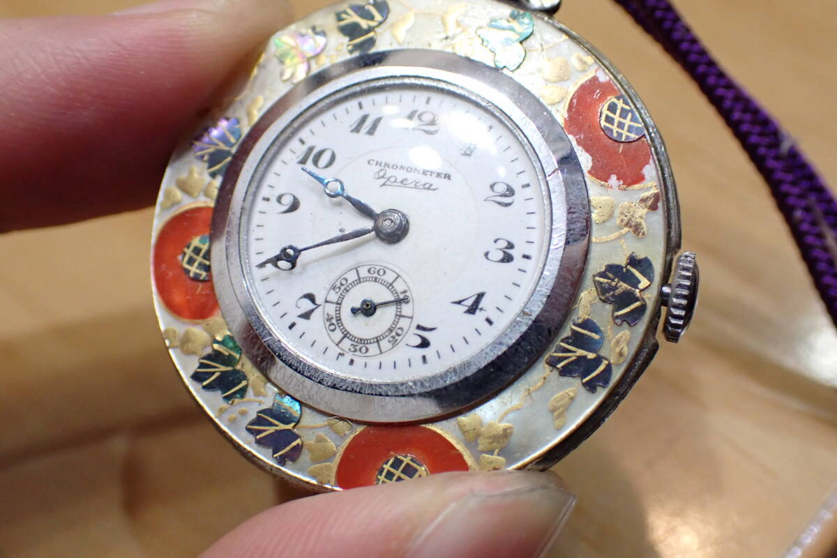 貴重 クロノメーター オペラ/OPERA ◆ シェル/七宝焼き?和柄/花彫刻 和装時計 手巻き アンティーク懐中時計_画像2