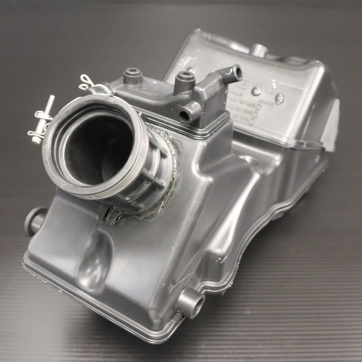 未走行/新車外し！KTM RC390純正エアクリーナーボックス！2022～/現行モデル_画像6